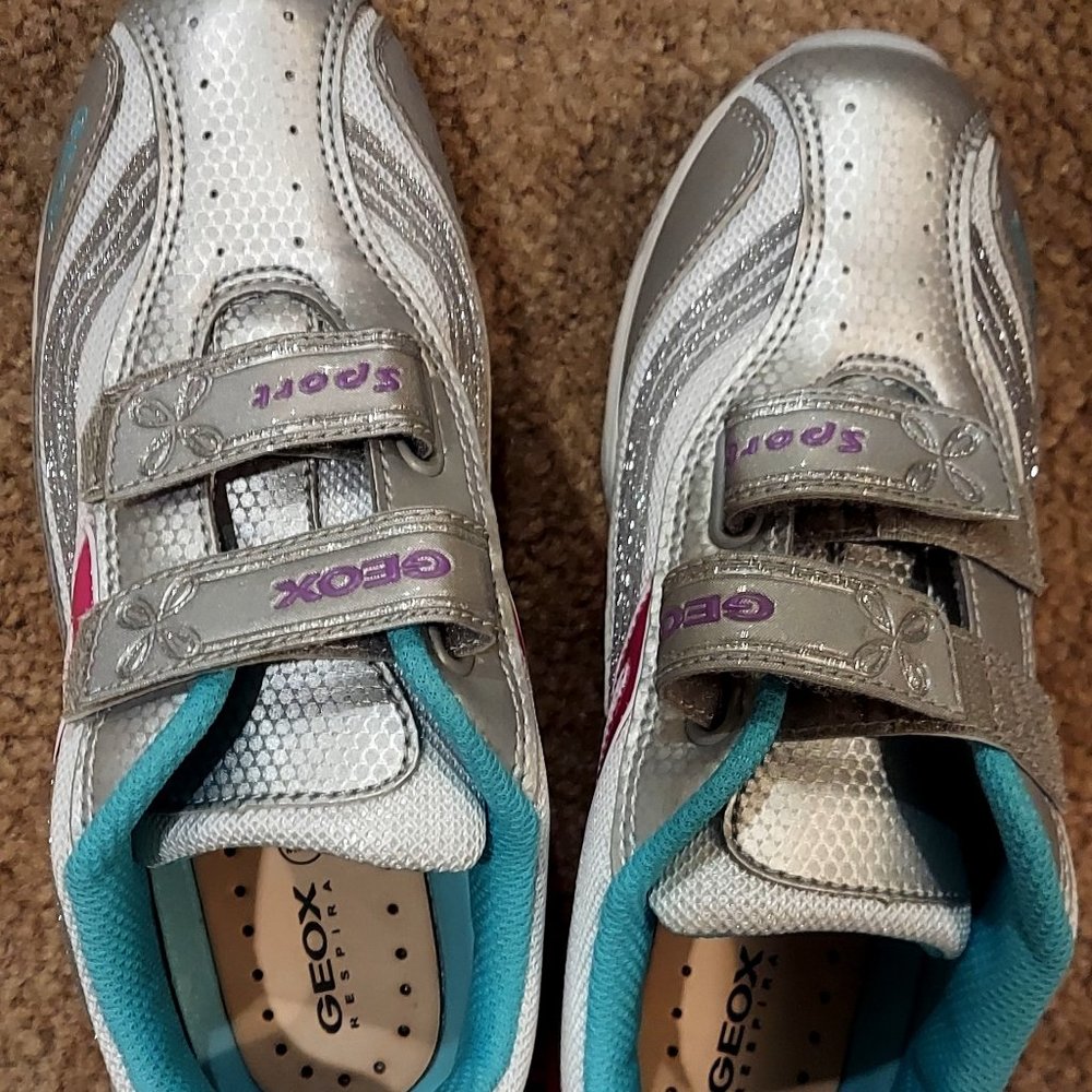 Brand New Geox Size 34 Tennis Shoes for Girls Approx SIze 3 or 3.5 US
